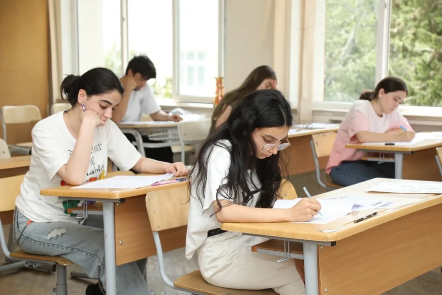 Bu gün 62 mindən çox şagird buraxılış imtahanı verəcək